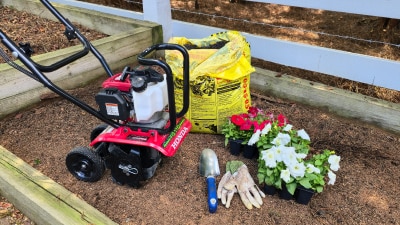 Appareils portables dans un aménagement paysager de jardin.