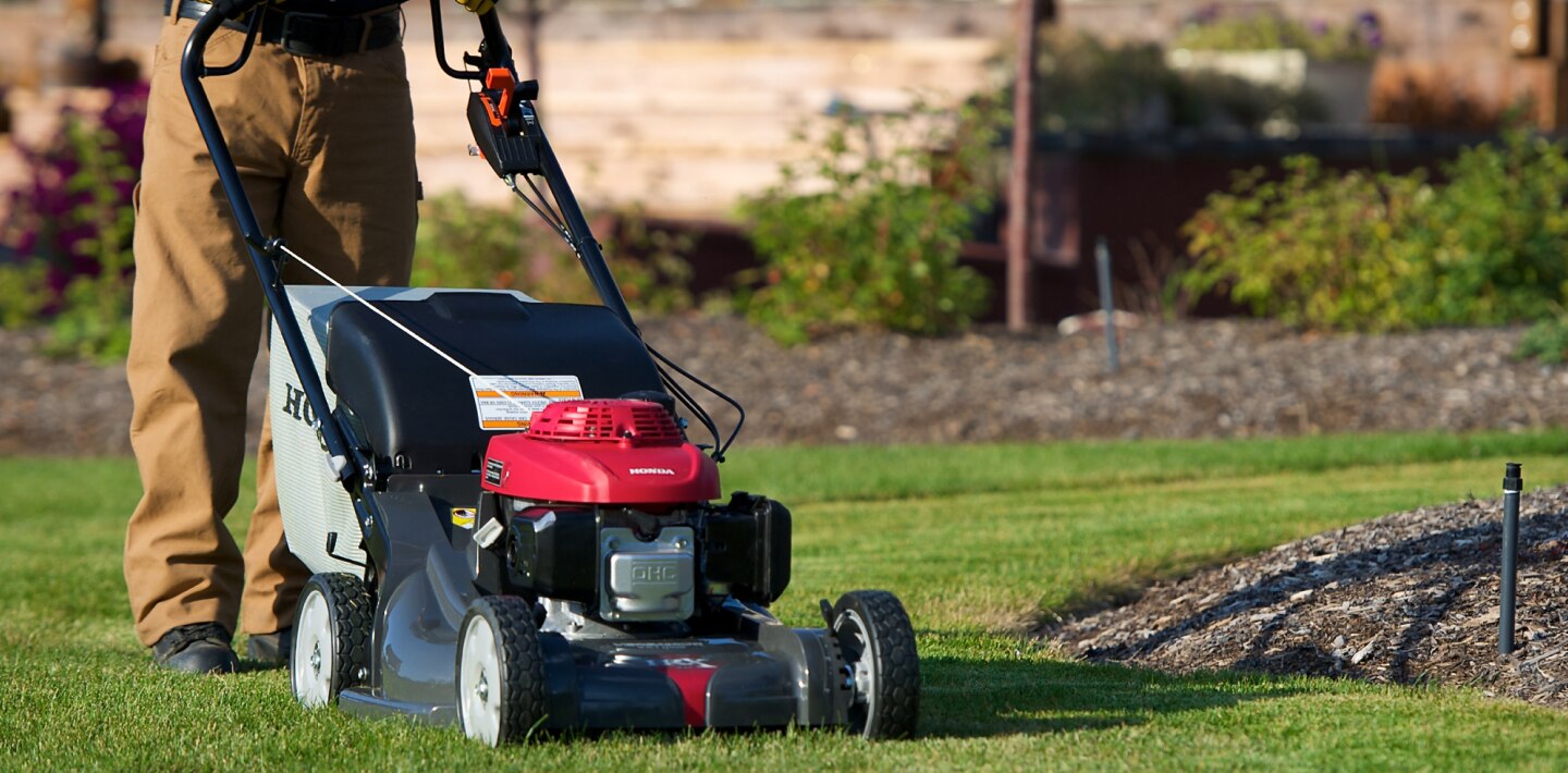 HRX Hydrostatic Versamow™ Lawn Mower | Honda Power Equipment