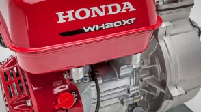 Gros plan le bloc-moteur d’une pompe Honda.  